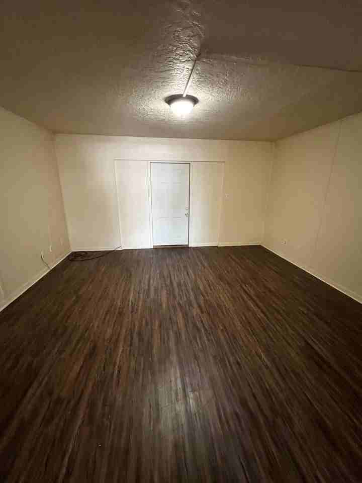 Jamestown Apartments 2 bed/1.5 bath - Photo 7 of 15