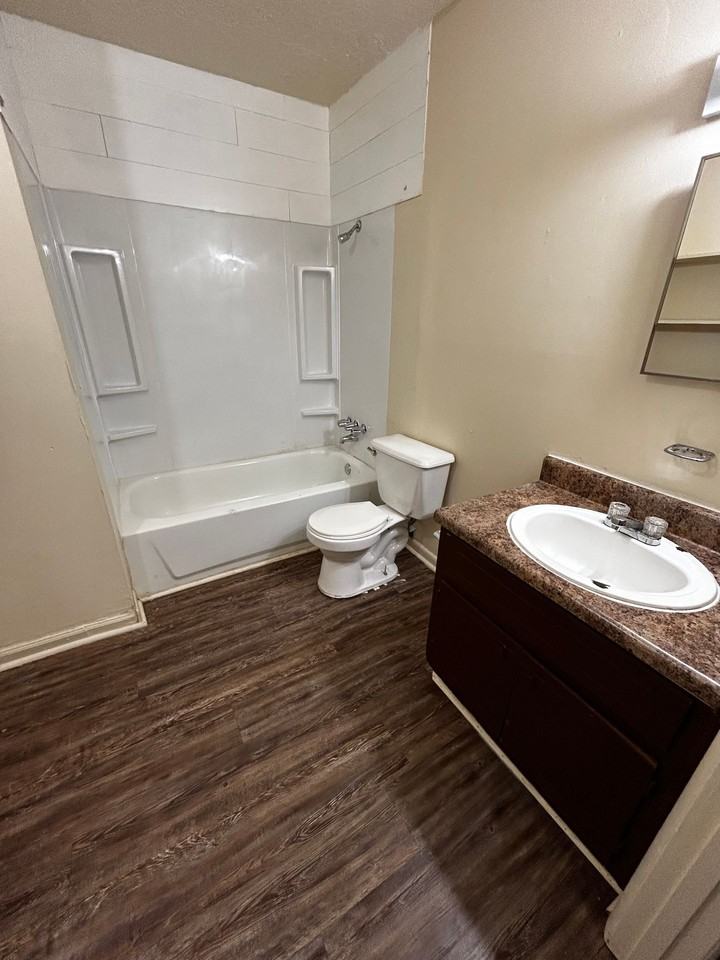 Jamestown Apartments 2 bed/1.5 bath - Photo 7 of 29