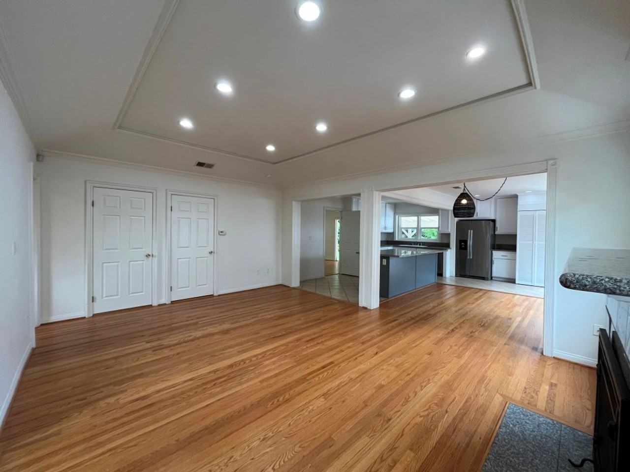 4316 Greenbush Ave - Photo 4 of 27