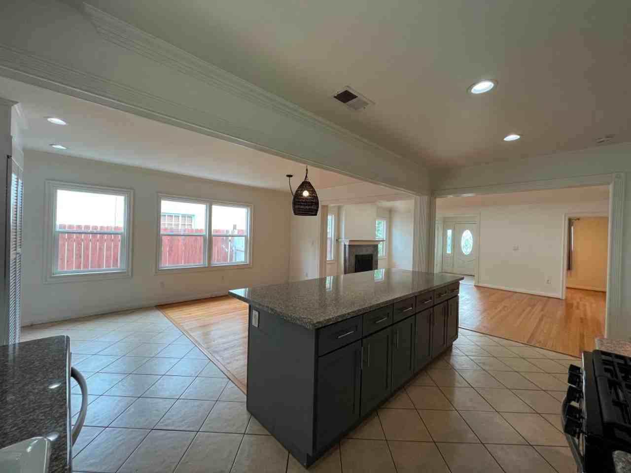 4316 Greenbush Ave - Photo 7 of 27