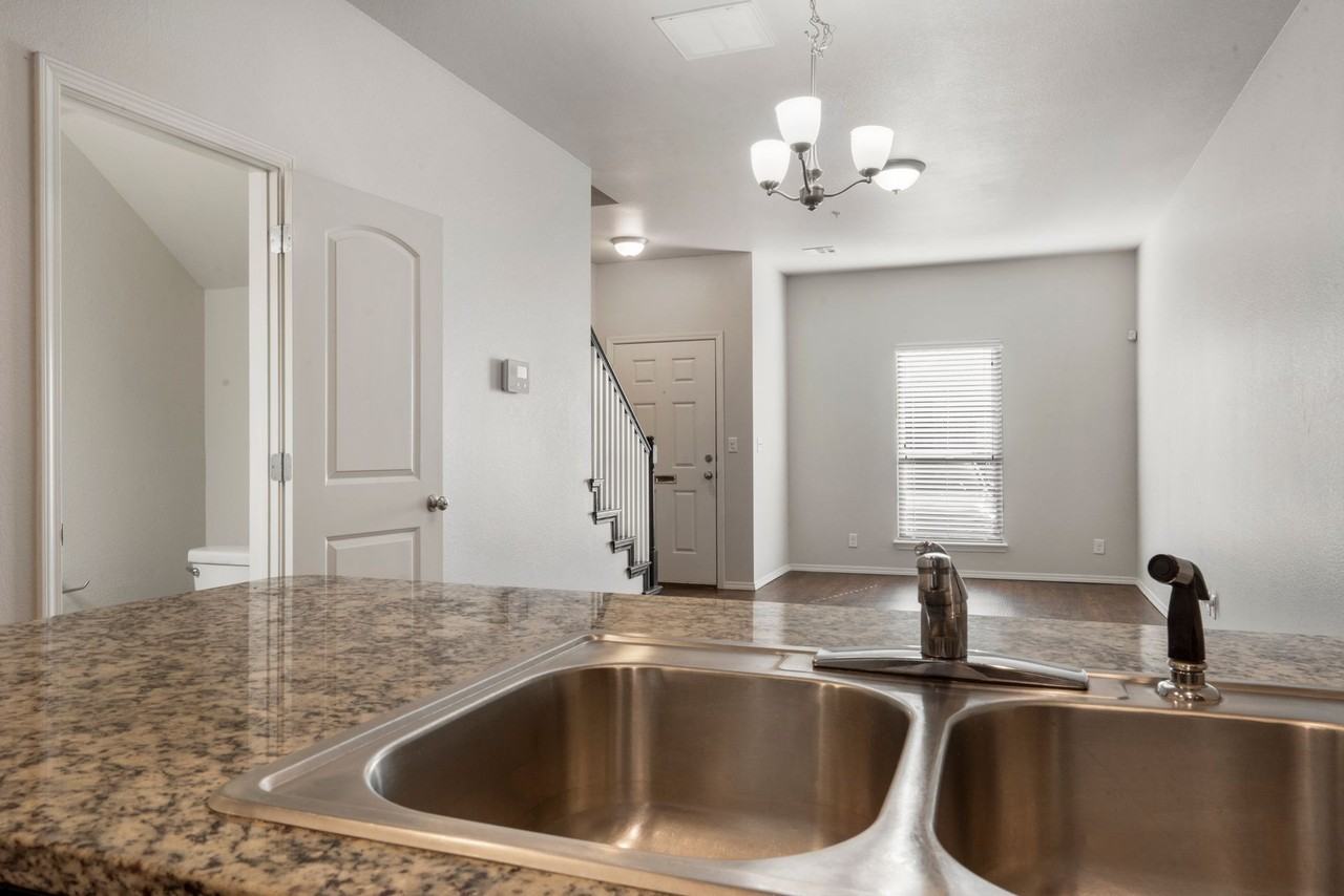 Pin Oak Townhomes - Photo 4 of 36