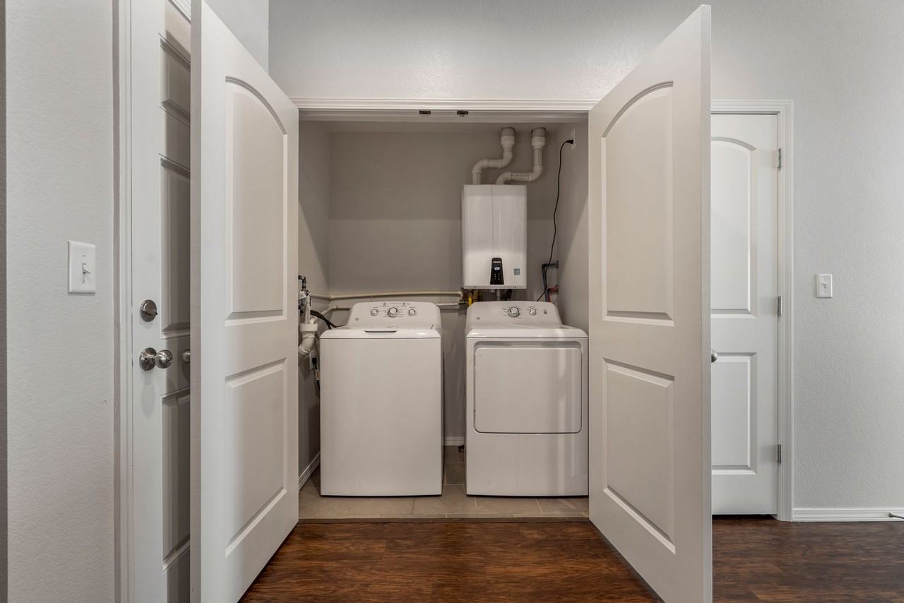 Pin Oak Townhomes - Photo 7 of 36