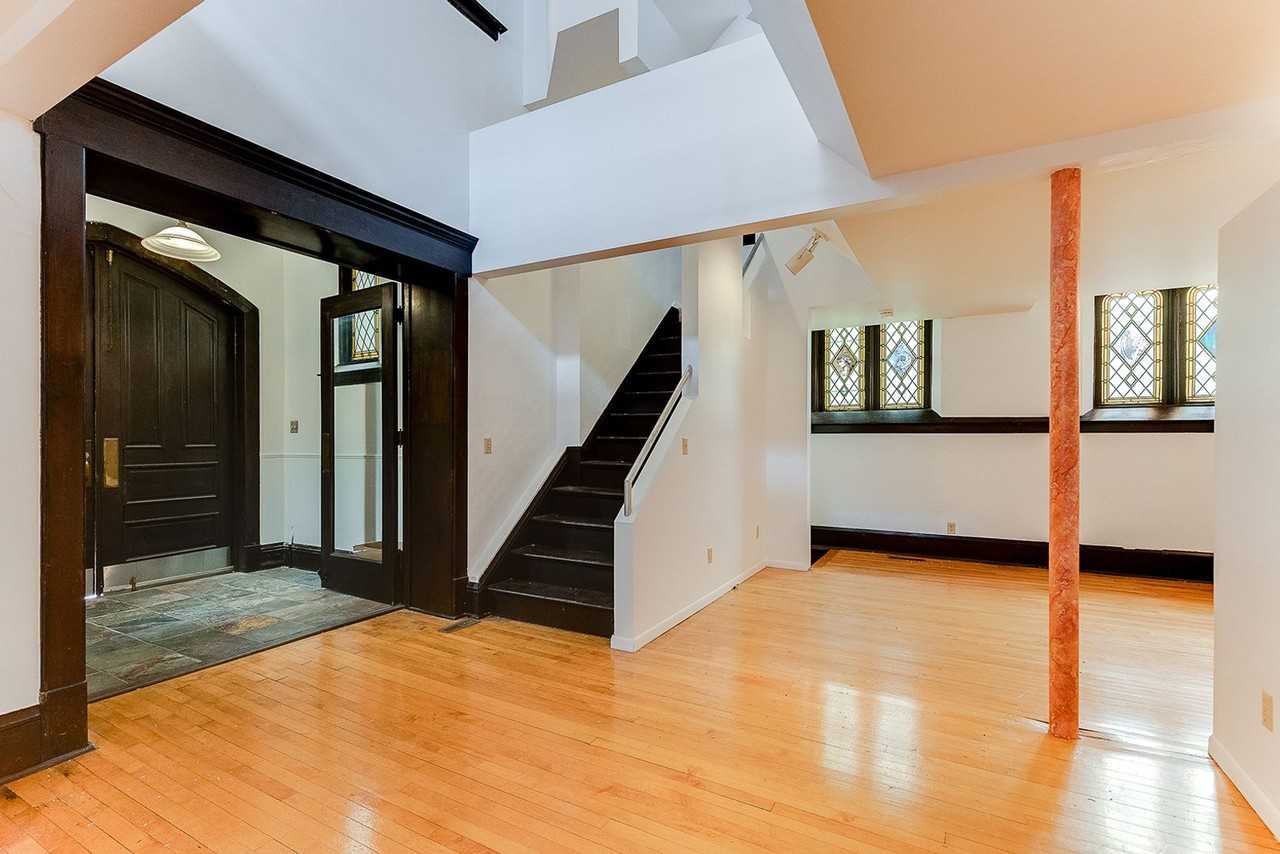 495 Ashland Ave - Photo 2 of 20