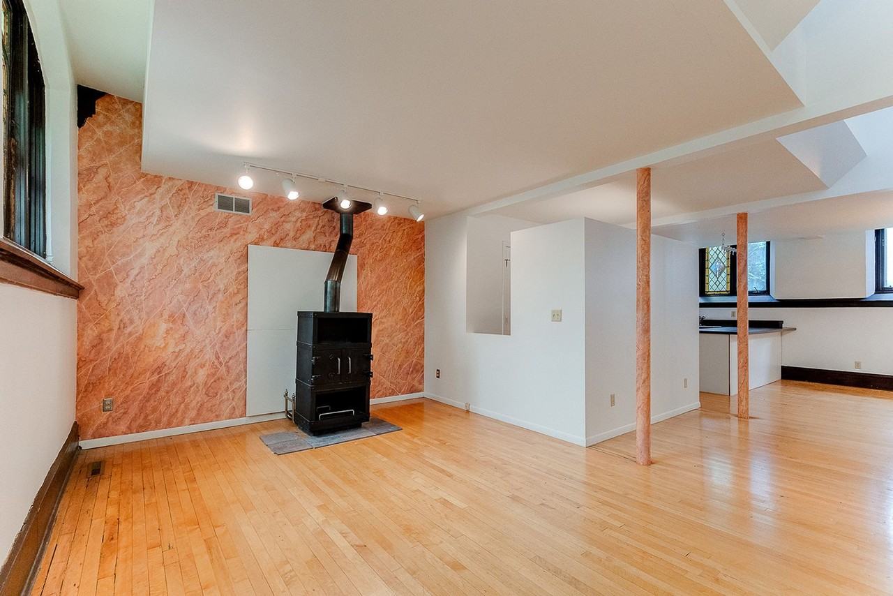 495 Ashland Ave - Photo 3 of 20