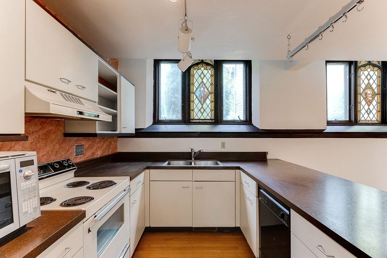 495 Ashland Ave - Photo 4 of 20