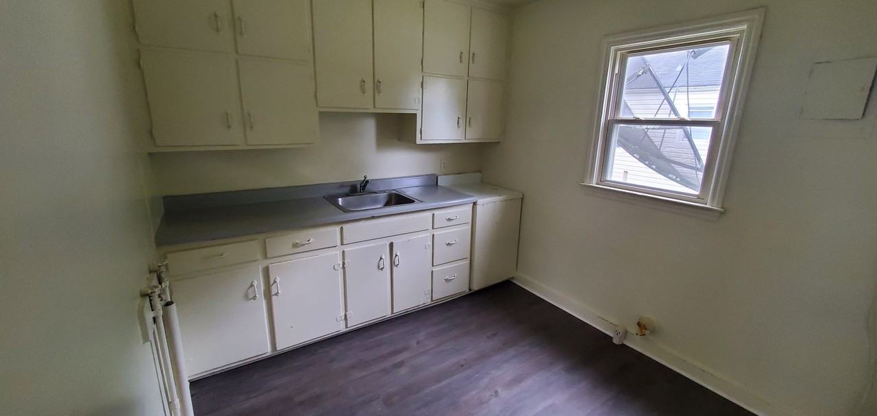 1514 Rainbow Dr - Photo 3 of 6