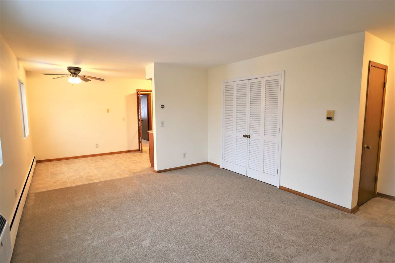 Premier Properties - 6526 - Photo 4 of 21