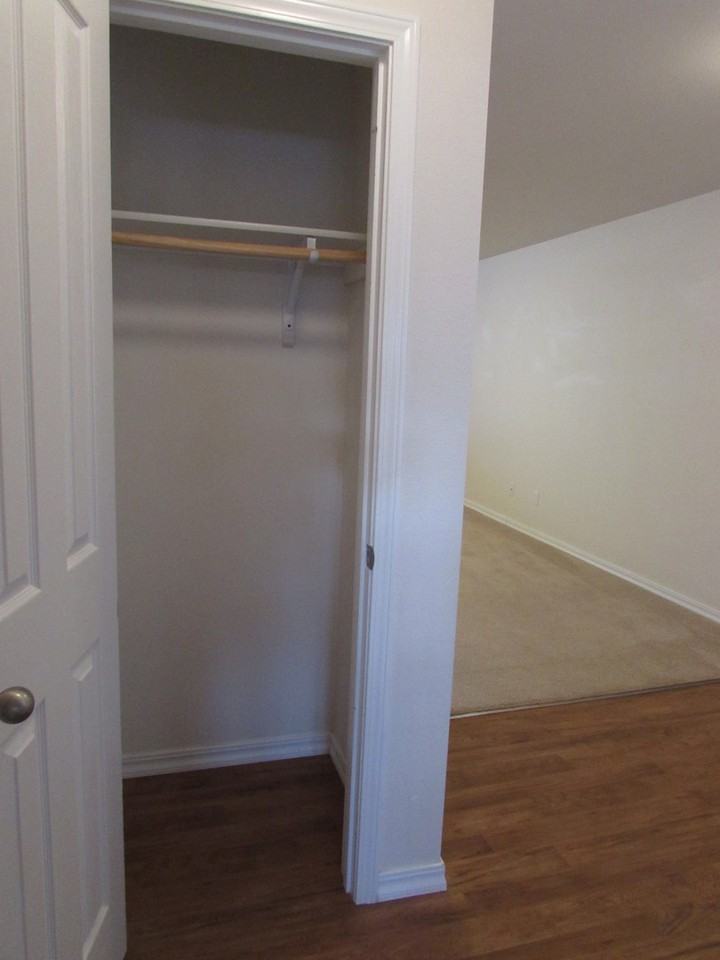 129 Andrews Dr - Photo 4 of 33