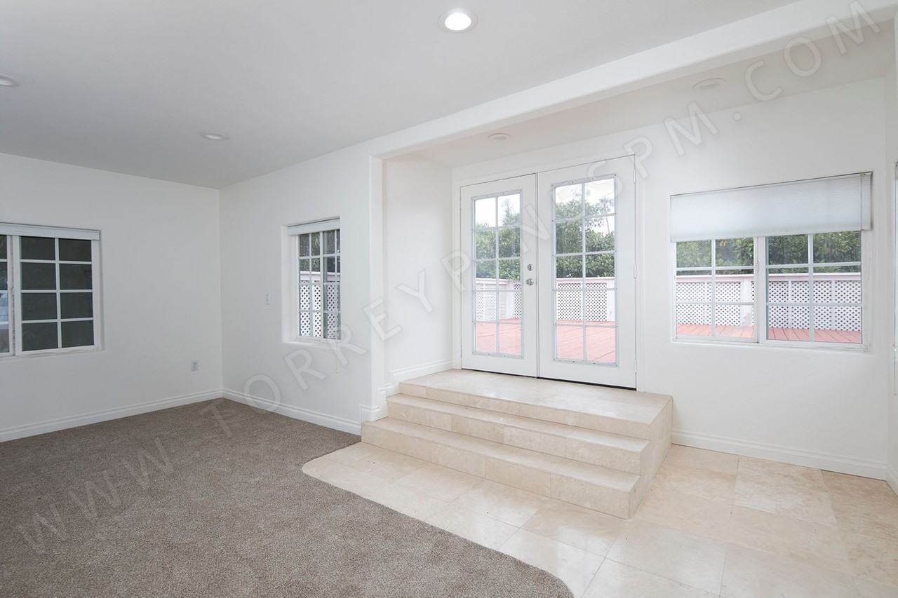 5090 Lotus St - Photo 3 of 14
