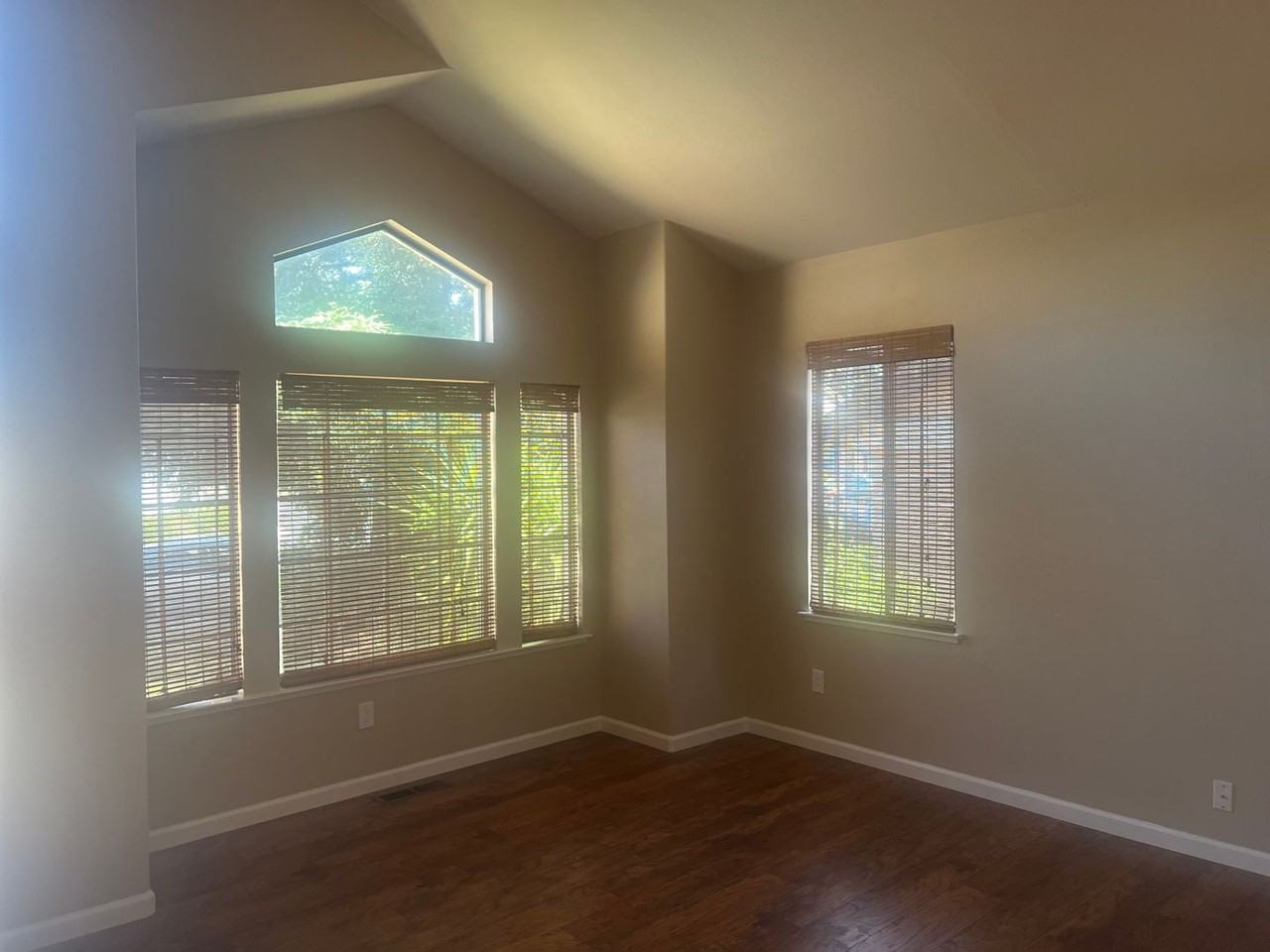 184 Nantucket Cir - Photo 4 of 33