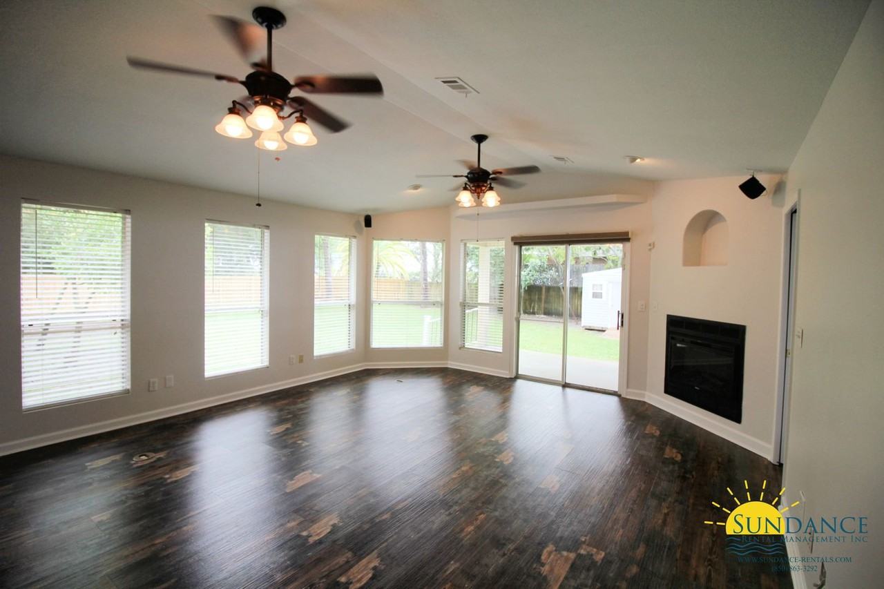 291 Beachview Dr Ne - Photo 2 of 28