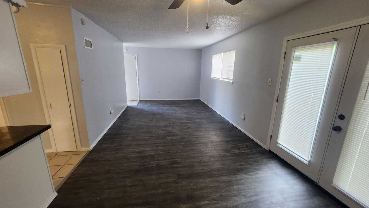 5519 Nw Eisenhower Dr - Photo 5 of 15