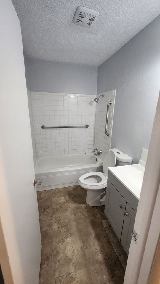 5519 Nw Eisenhower Dr - Photo 7 of 15