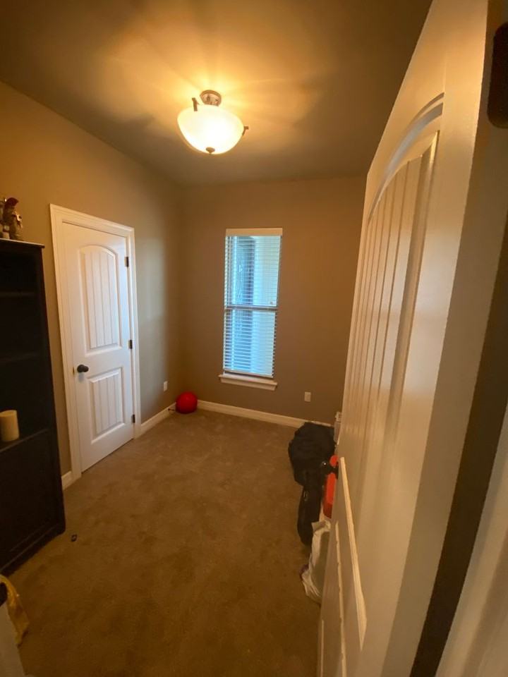 922 Antler Dr - Photo 2 of 13