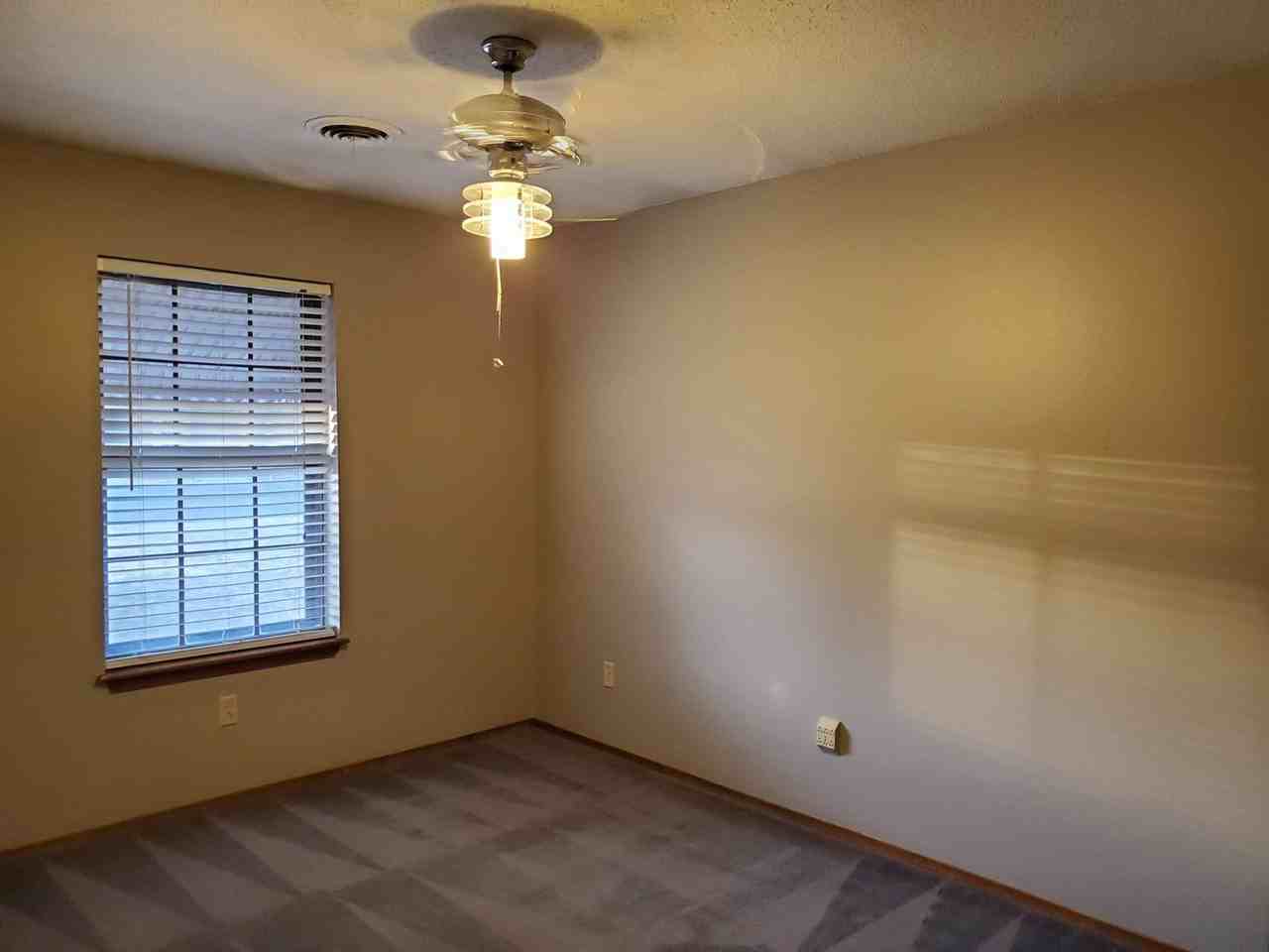 1307 Buena Vista St - Photo 6 of 13