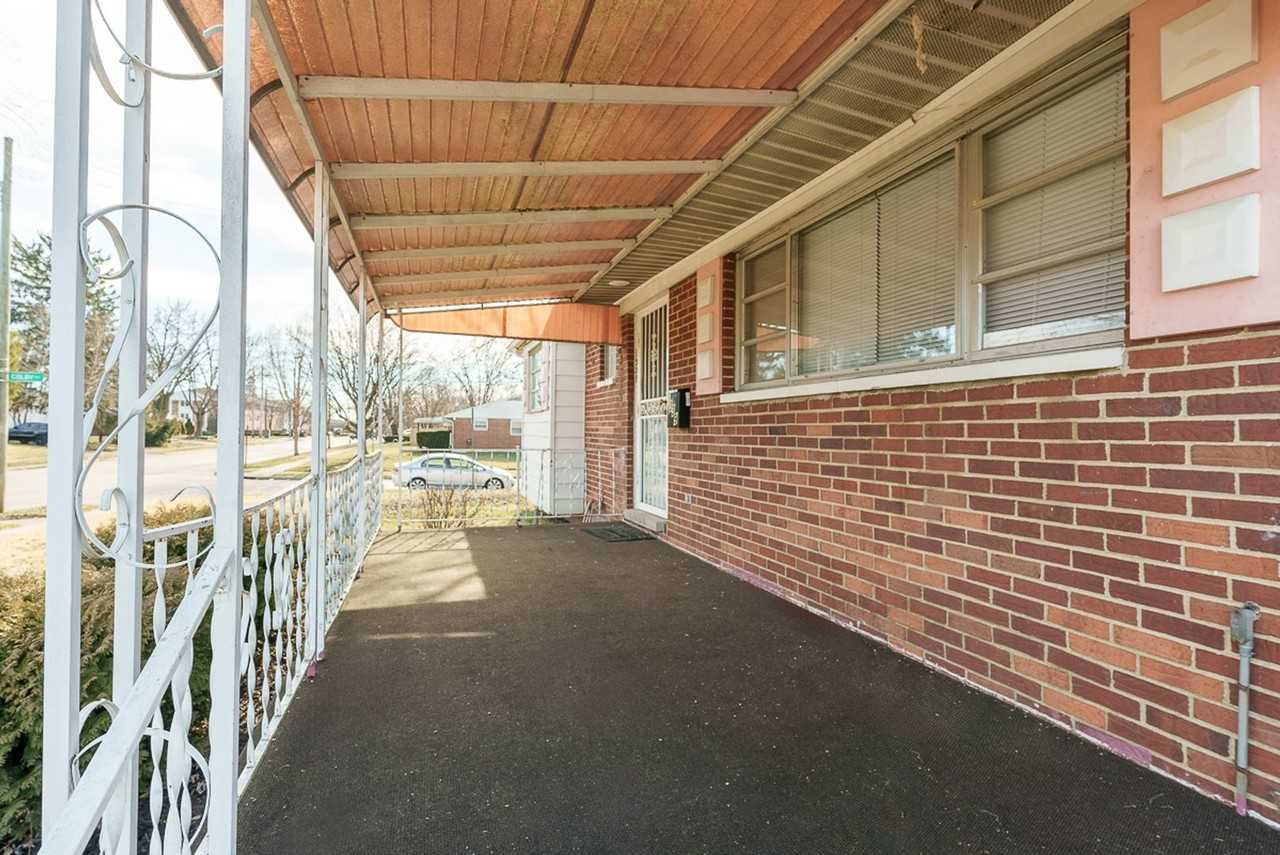 1339 S Yearling Rd - Photo 3 of 30