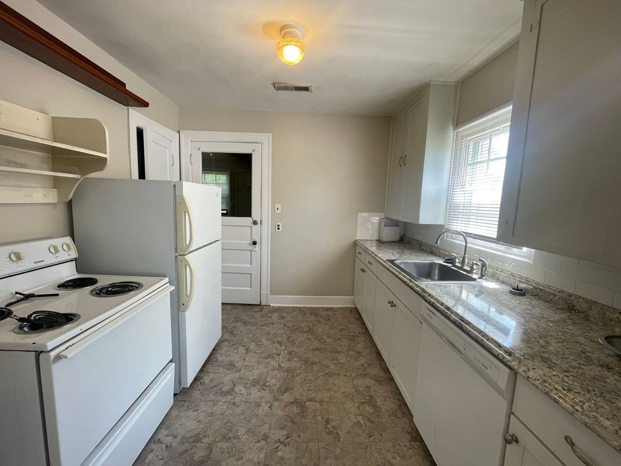 2600 Old Forest Rd - Photo 5 of 11