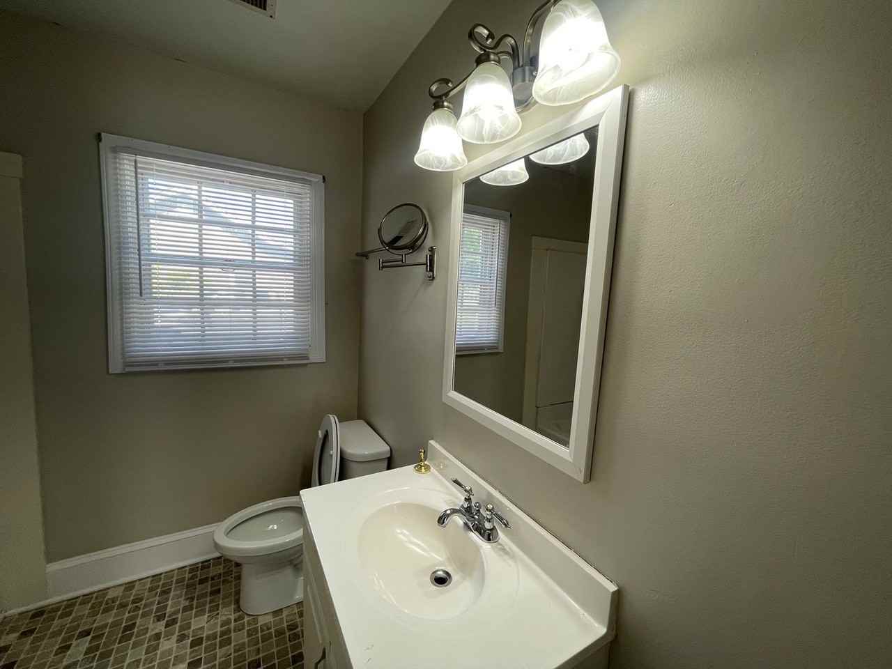 2600 Old Forest Rd - Photo 7 of 11