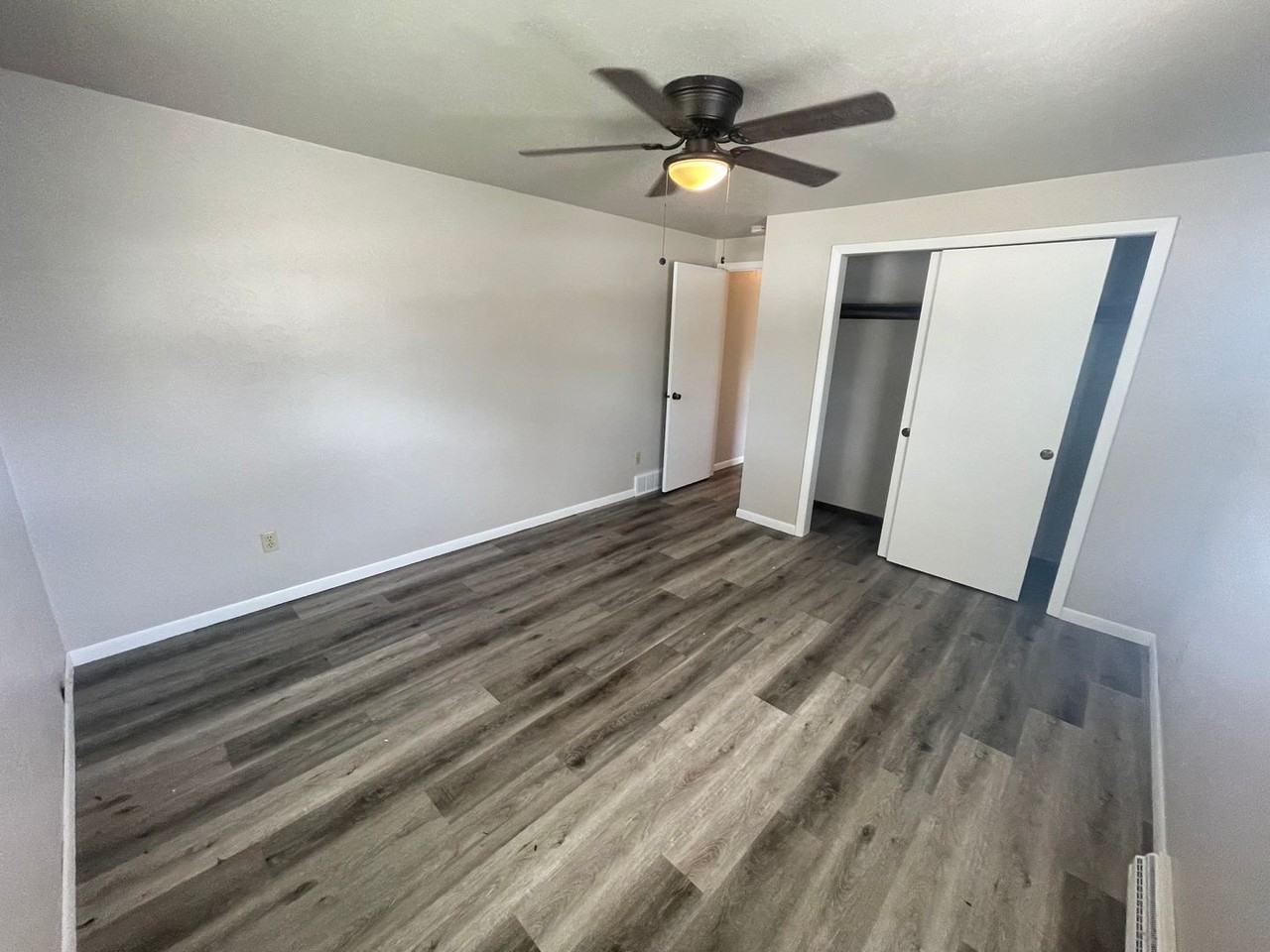 600 Silver Spring Dr - Photo 3 of 11