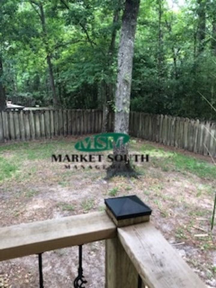 110 Longwood Dr - Photo 4 of 26