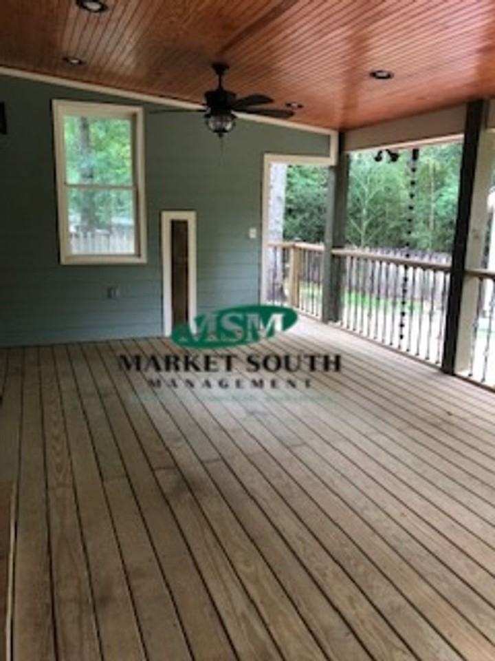 110 Longwood Dr - Photo 3 of 26