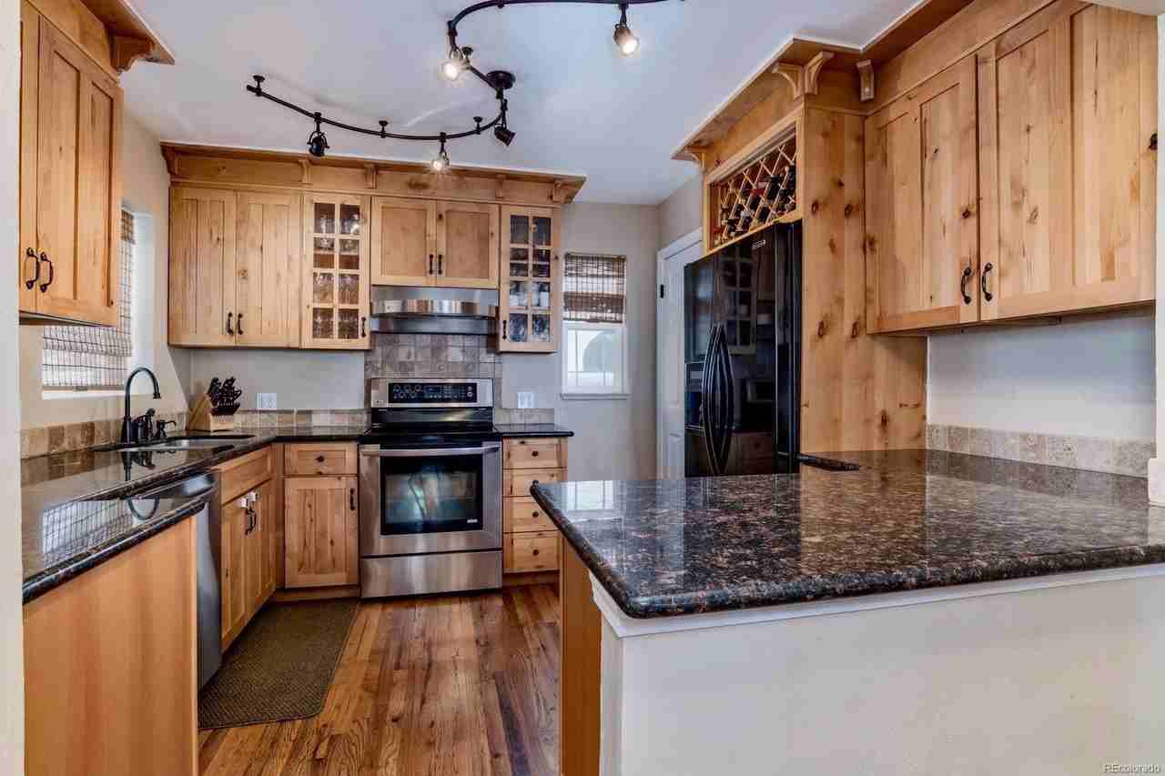 1240 Cherry St - Photo 5 of 19