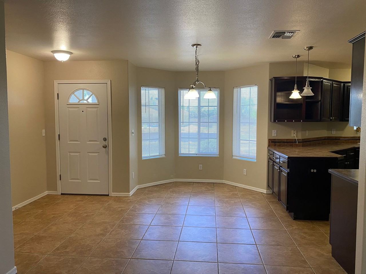 7787 E Larkspur Dr - Photo 3 of 10