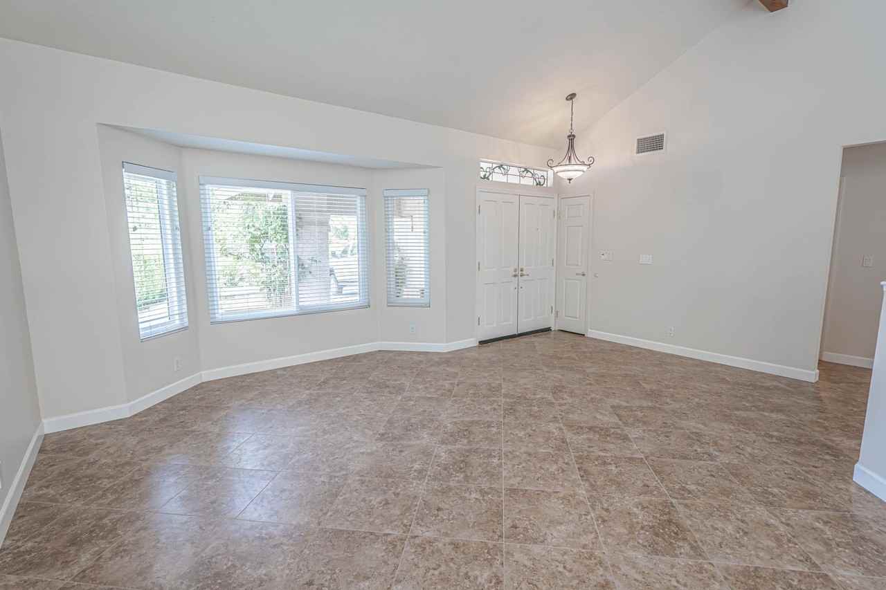 22572 Tulip Ct - Photo 3 of 28