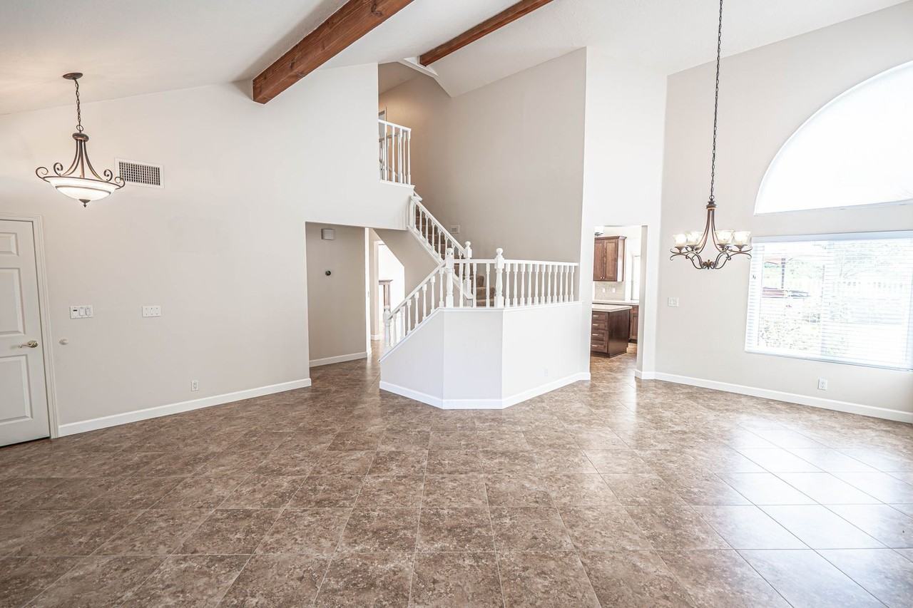 22572 Tulip Ct - Photo 5 of 28
