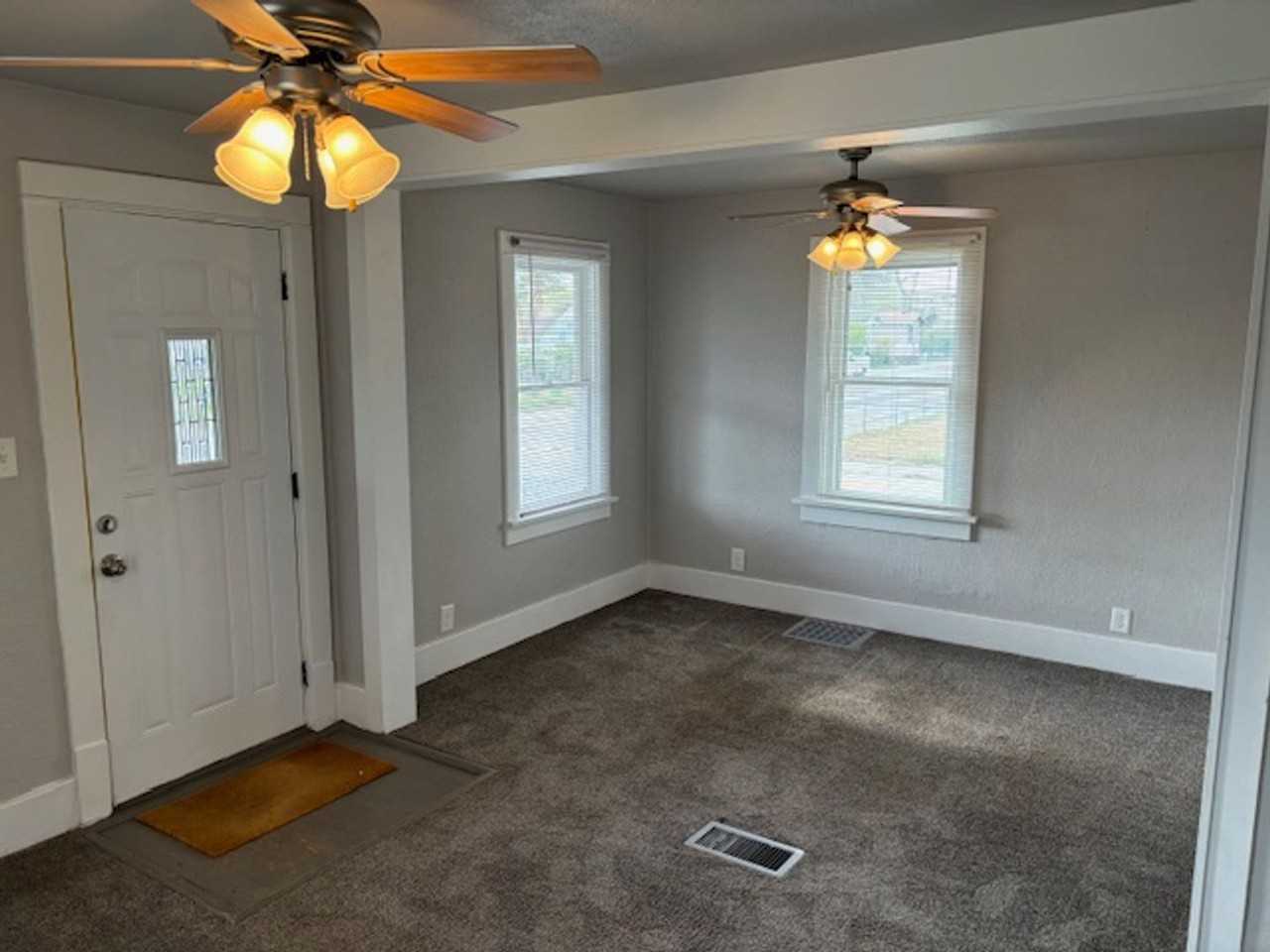 839 N Jefferson St - Photo 2 of 9