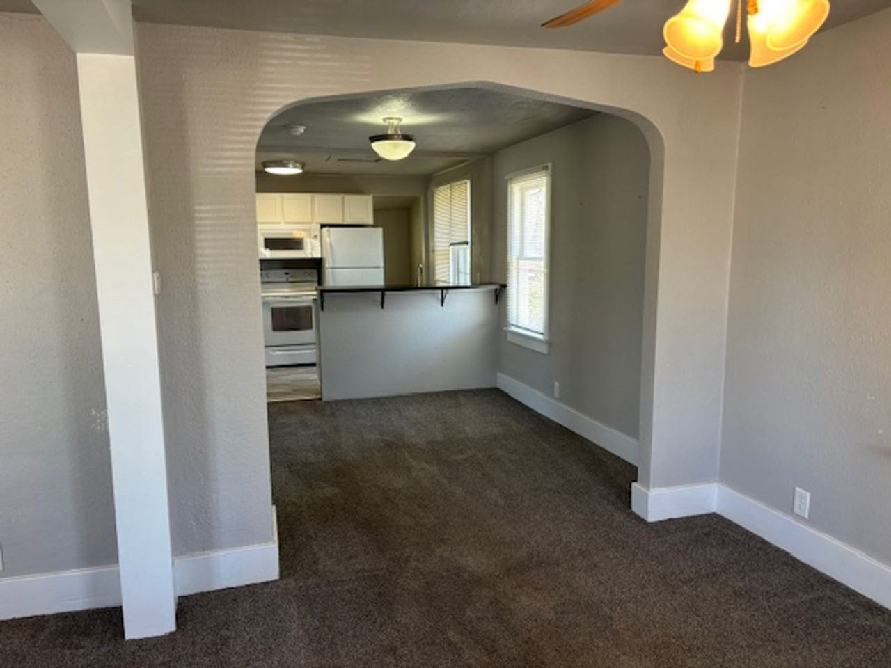 839 N Jefferson St - Photo 3 of 9