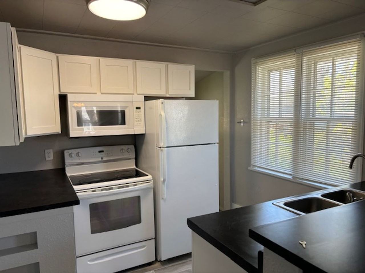 839 N Jefferson St - Photo 6 of 9