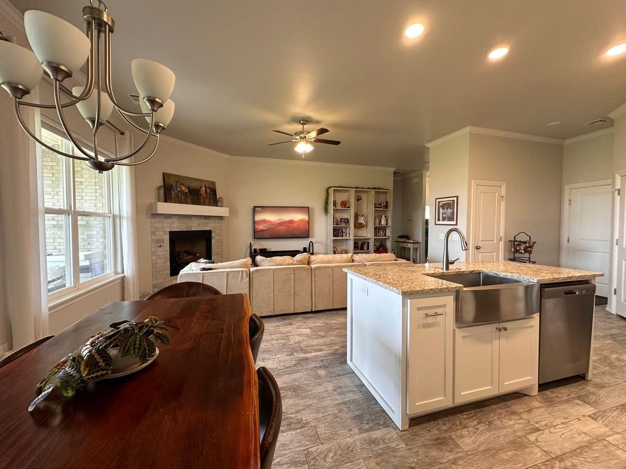 5923 5923 NE Yorktown Elgin - Photo 4 of 18