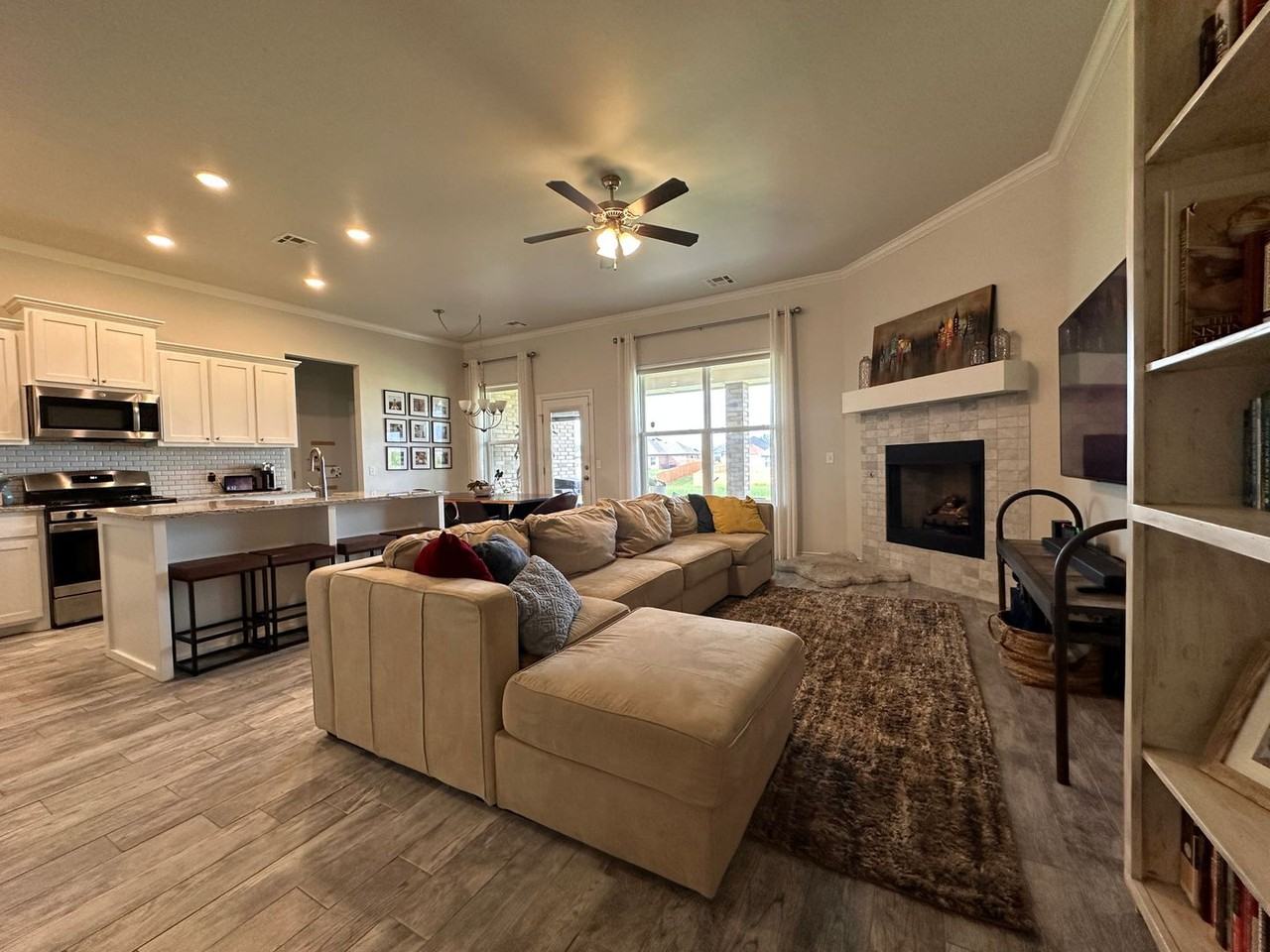 5923 5923 NE Yorktown Elgin - Photo 7 of 18