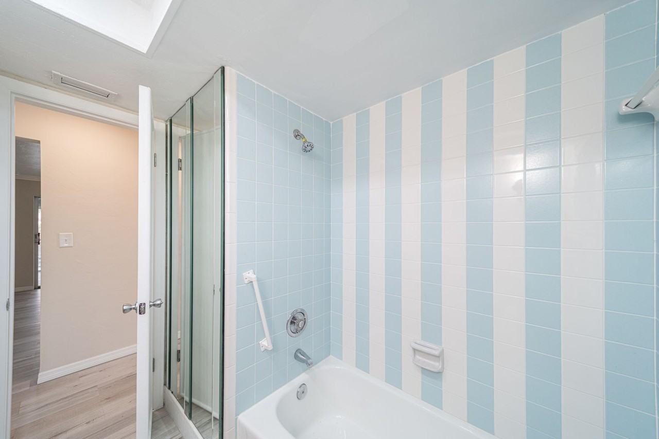 3707 Se 18th Ave - Photo 4 of 50