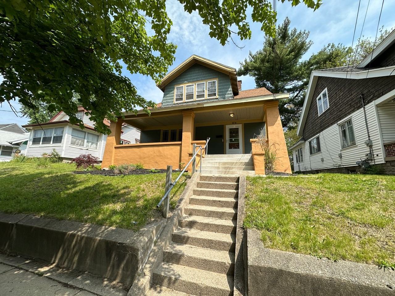 1119 Alexander St Se - Photo 2 of 22