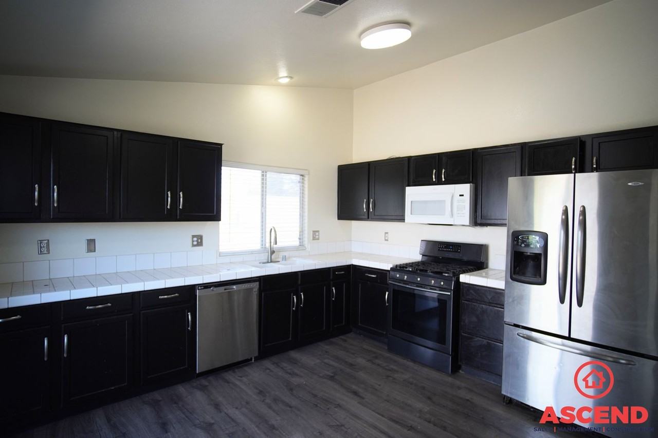 3802 Boswellia Dr - Photo 4 of 16