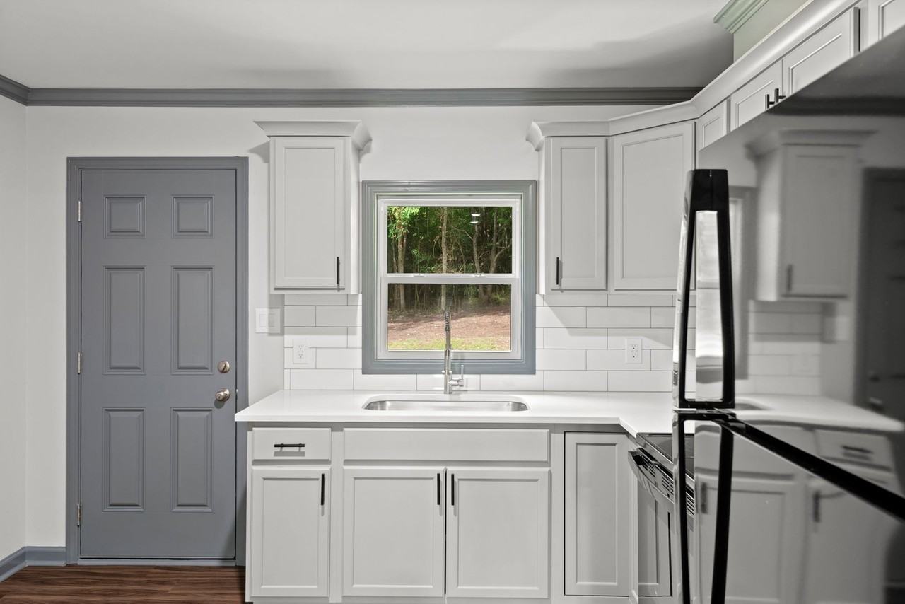 419 Ridley St - Photo 6 of 15