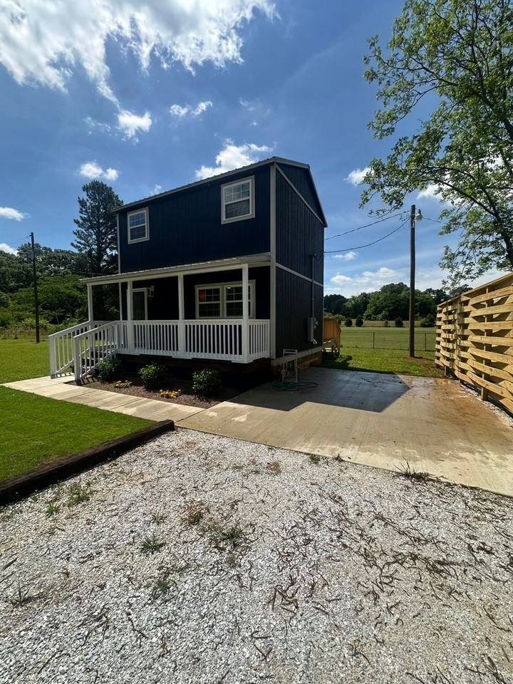 227 Long St - Photo 2 of 14