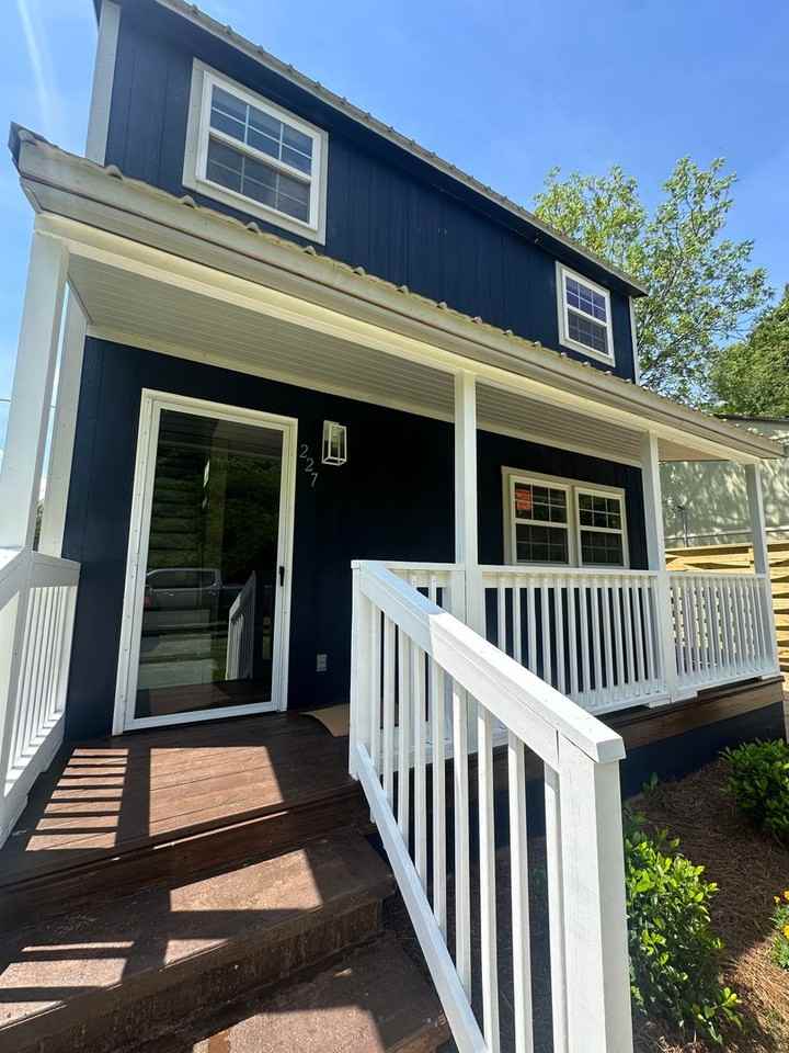 227 Long St - Photo 3 of 14