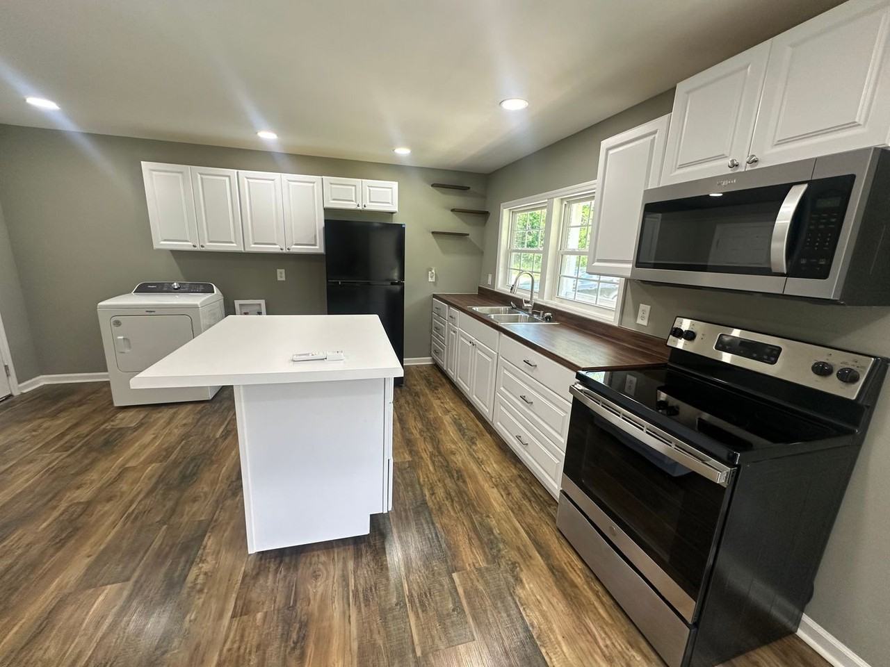 227 Long St - Photo 6 of 14