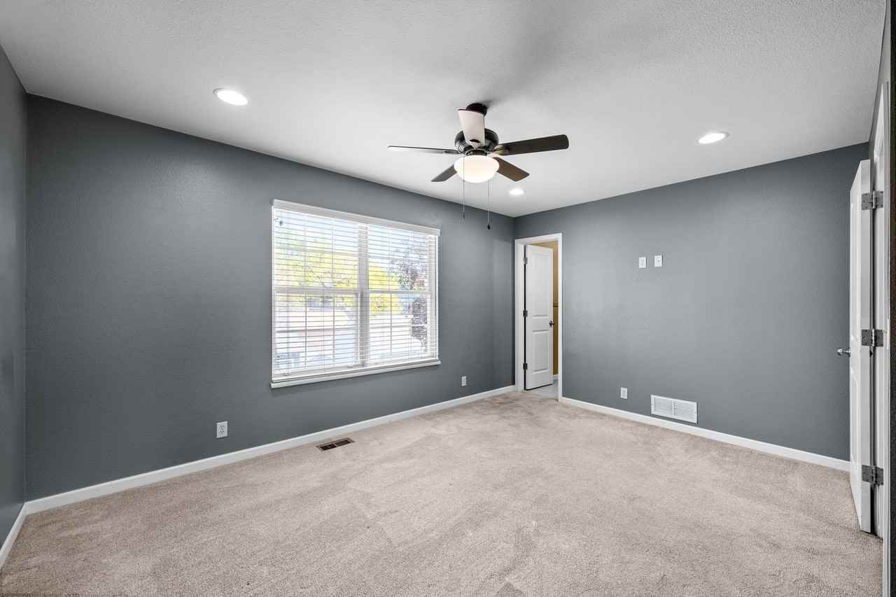2700 Perry St - Photo 4 of 38