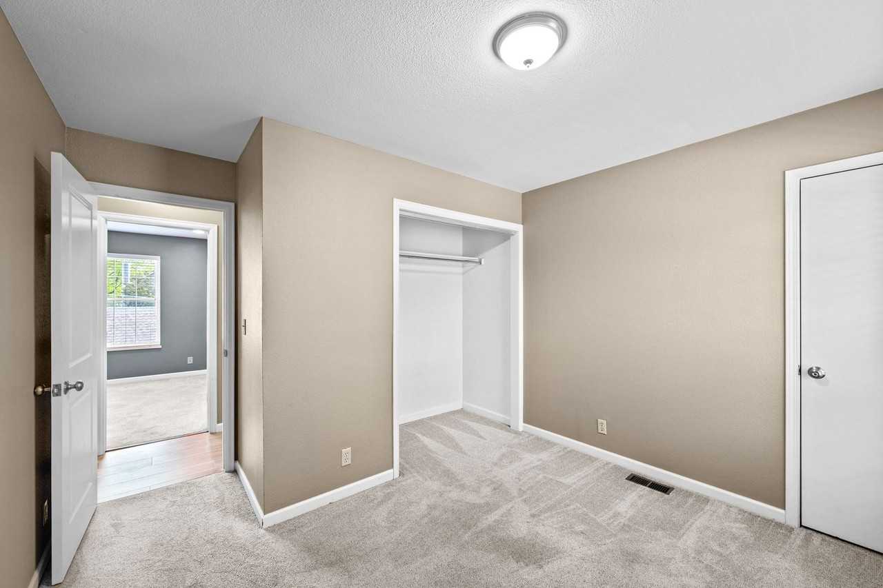 2700 Perry St - Photo 5 of 38