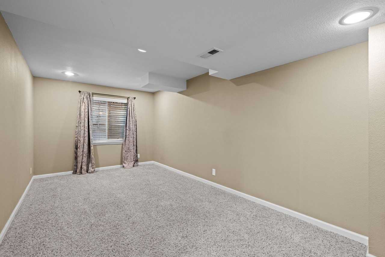 2700 Perry St - Photo 6 of 38