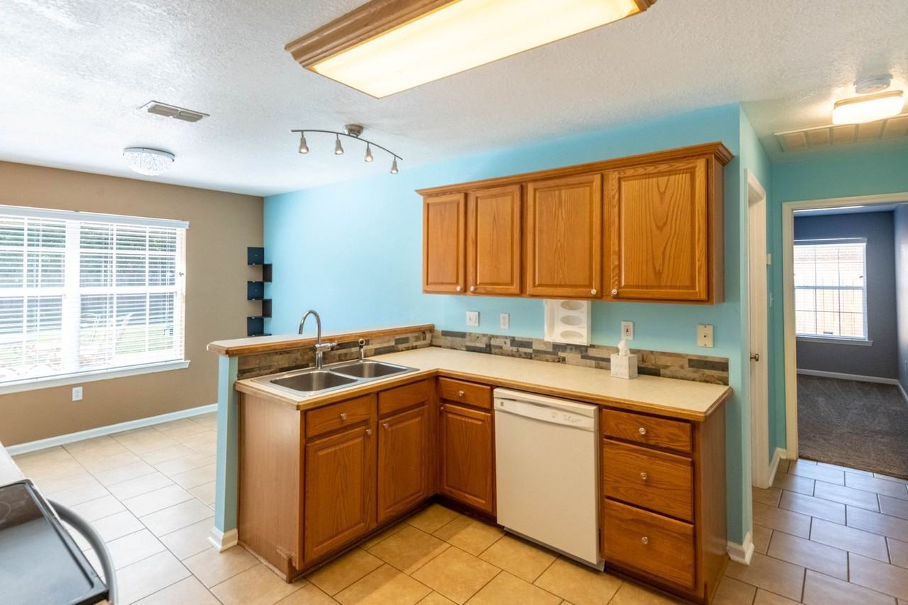 15231 Shadow Creek Dr - Photo 3 of 22
