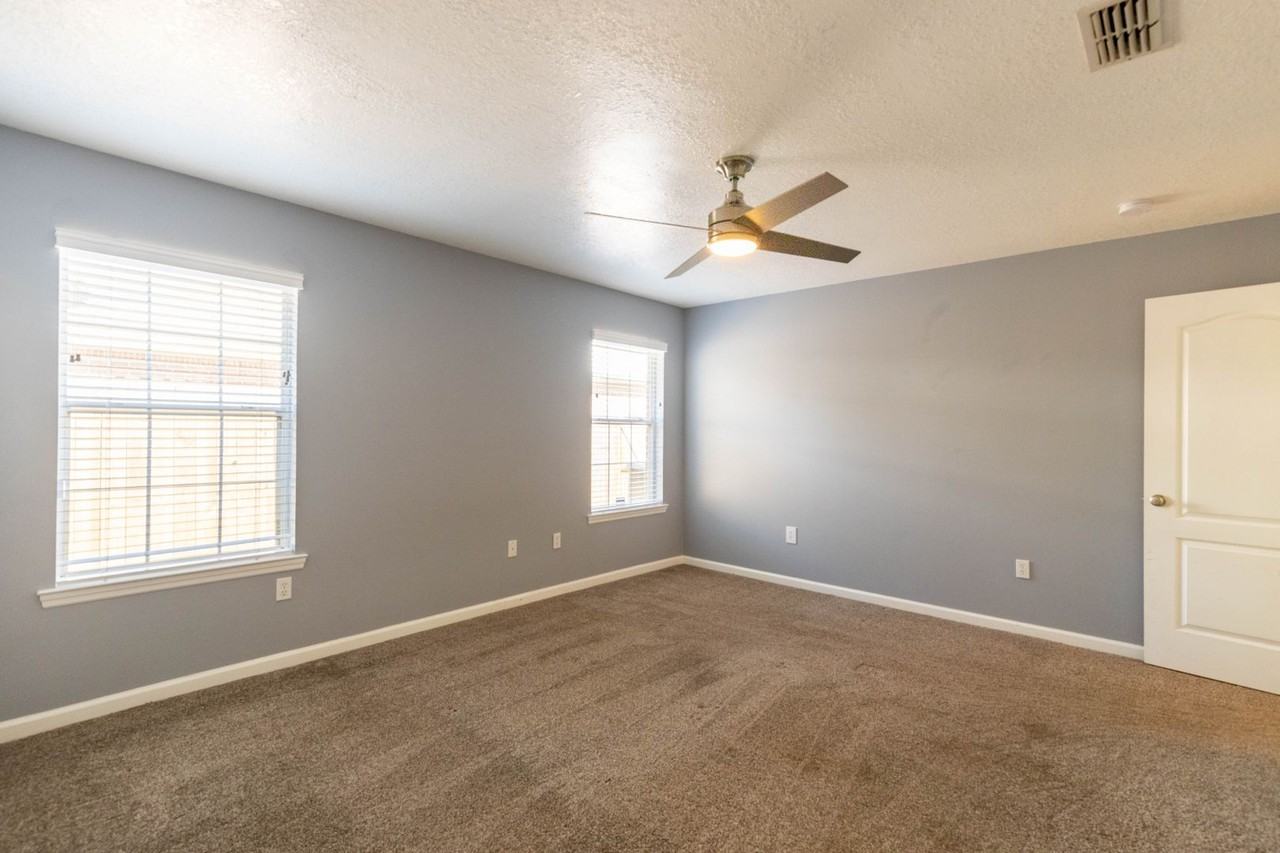 15231 Shadow Creek Dr - Photo 2 of 22