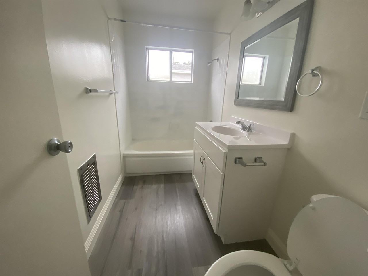 GHWI Investment Inc / 501 N Chapel Ave / Saida - Photo 4 of 7