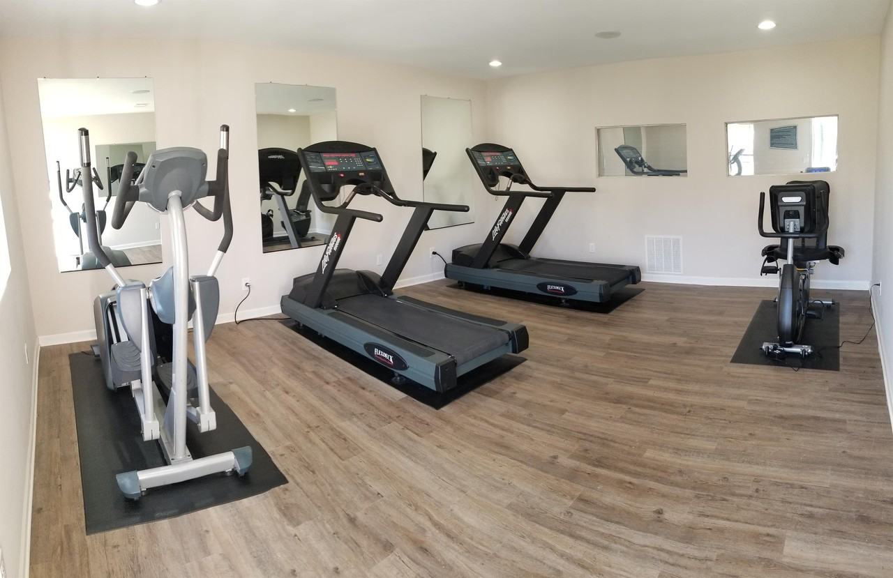 512 Pecan Drive - Photo 3 of 6