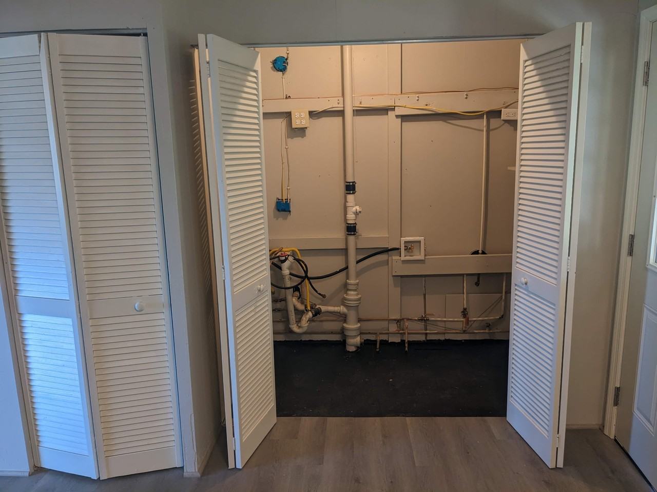 1119 Rhode Island Ave - Photo 4 of 12