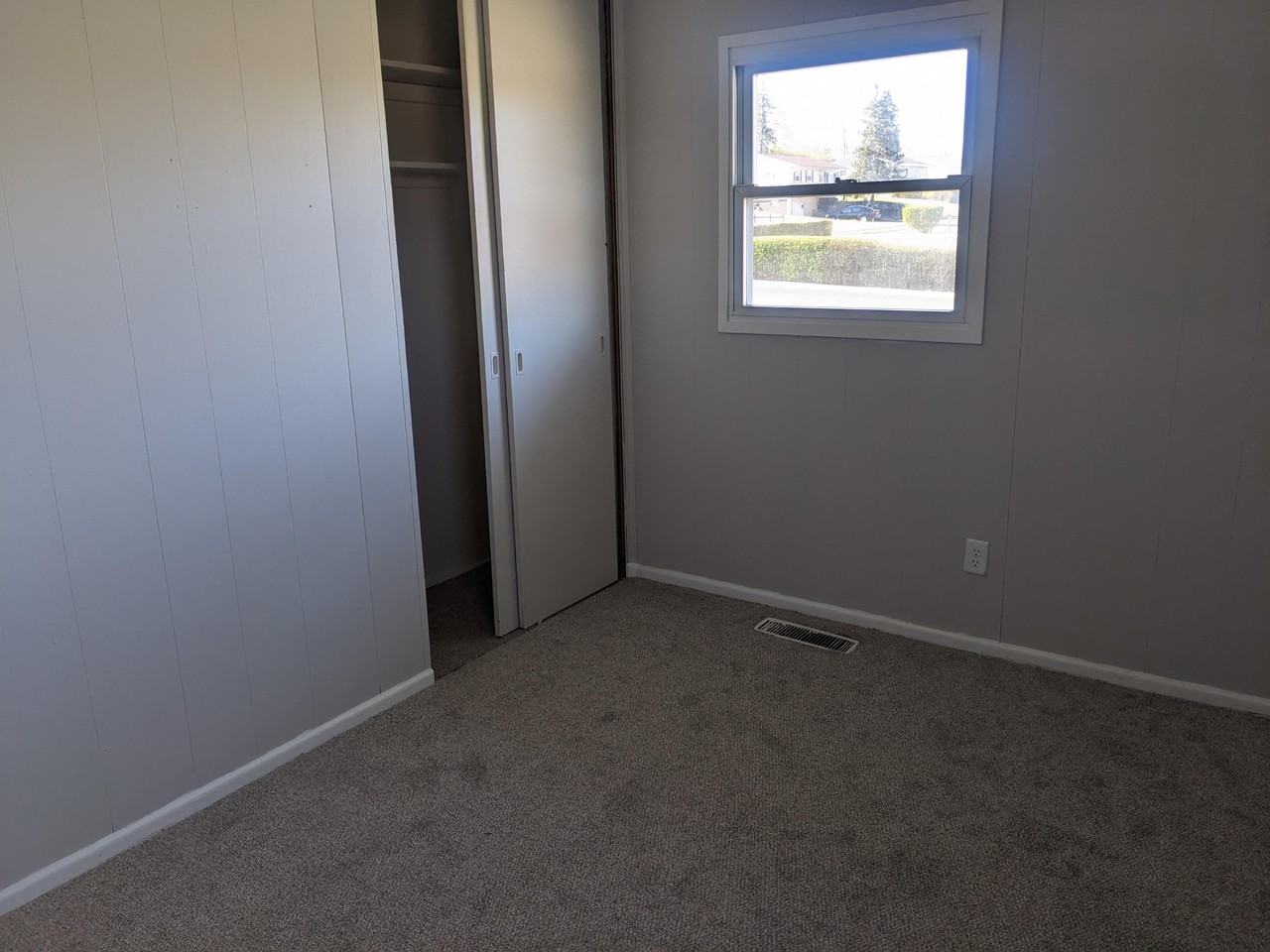 1119 Rhode Island Ave - Photo 6 of 12